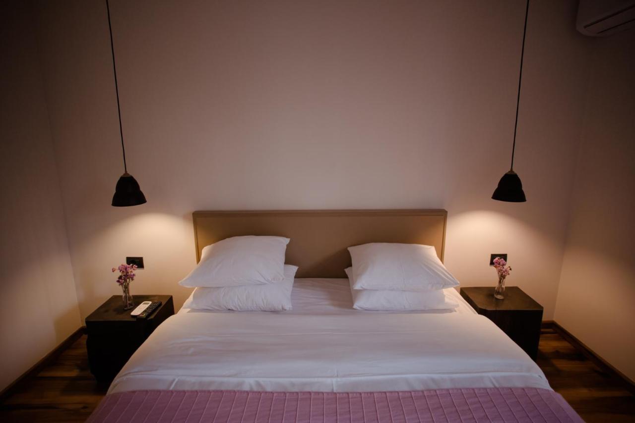 7Seven Hotel Korce Ngoại thất bức ảnh
