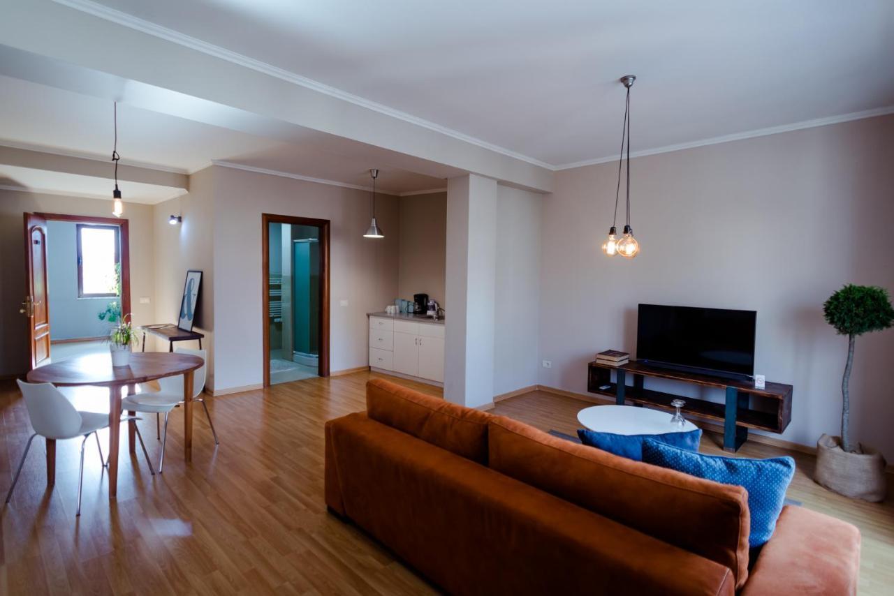 7Seven Hotel Korce Ngoại thất bức ảnh